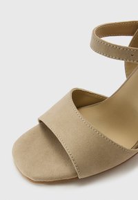 Thumbnail Image 6