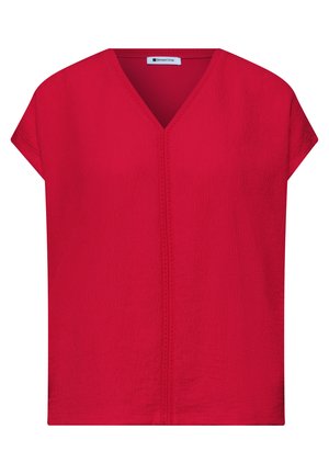 Czerwona bluzka z krótkim rękawem, dekoltem w serek, teksturowanym materiałem oraz pionowym, centralnym przeszyciem, z metką "Street One" wewnątrz kołnierza.