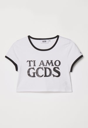 T-shirt corta bianca con bordini neri. Sul davanti è stampato il testo "TI AMO GCDS" in bold lettere nere. Realizzata in morbido cotone.