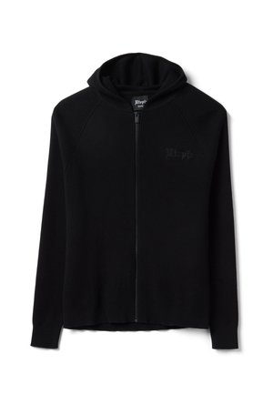 Sweat à capuche noir à fermeture éclair avec une subtile texture côtelée et un petit texte brodé sur le côté gauche de la poitrine, présenté sur un fond blanc.