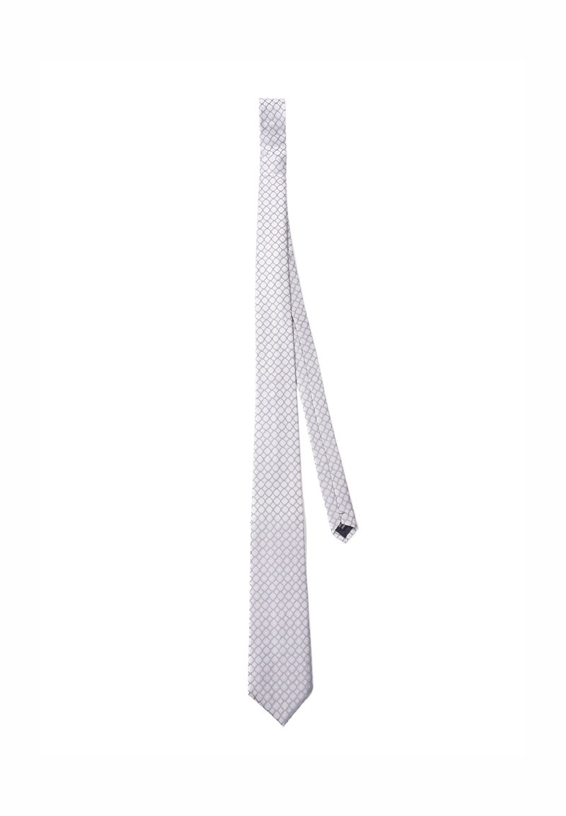 Cravatta di seta grigio chiaro con un motivo a diamante, dotata di una punta e una texture liscia. Hardware minimo visibile all'estremità stretta.