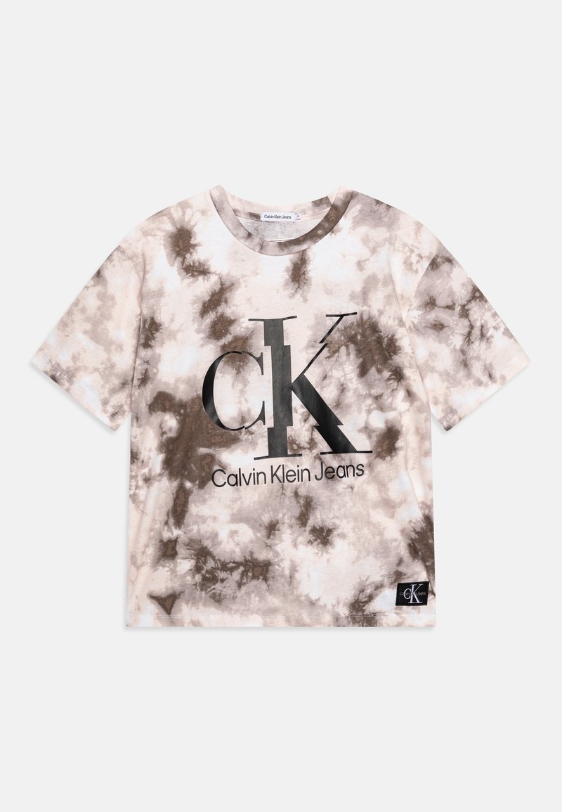 Koszulka z krótkim rękawem w jasnobrązowy tie-dye z czarnym logo "CK" oraz napisem "Calvin Klein Jeans", z okrągłym dekoltem i miękkim materiałem.