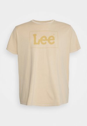 BOX TEE PLUS - T-shirt med print - safari