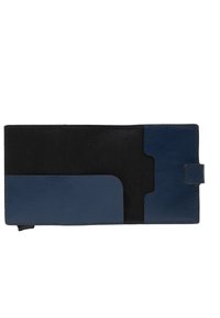 Portafoglio in pelle blu e nera con una texture liscia, dotato di una chiusura a linguetta sicura e numerosi scomparti per carte all'interno.