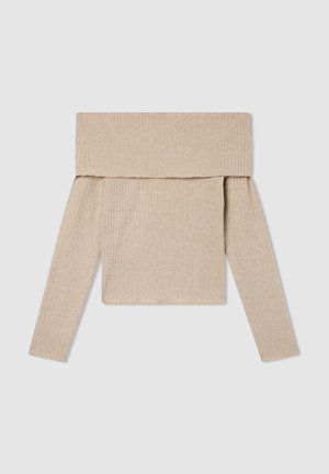 Top beige a spalla scoperta realizzato in tessuto a costine. Presenta maniche lunghe e un ampio scollo, con un aspetto morbido e texture.