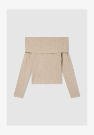 Top beige a spalla scoperta realizzato in tessuto a costine. Presenta maniche lunghe e un ampio scollo, con un aspetto morbido e texture.