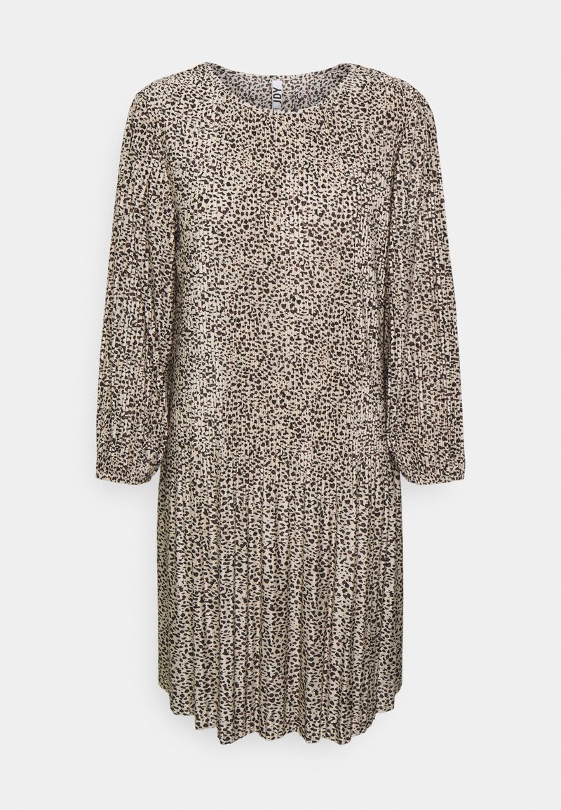 Robe beige avec un petit motif tacheté noir et marron, manches longues bouffantes, encolure ronde, et ourlet de jupe froncé.