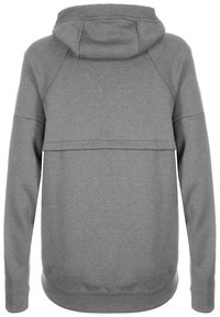 Grå huvtröja med avslappnad passform, med en delad design på baksidan, ribbade manschetter och ett mjukt, texturerat material.