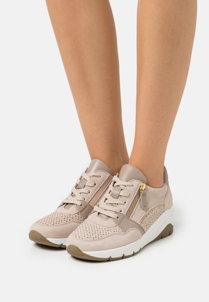 Trainers - beige