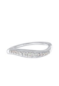 Sølvring med et bølget bånddesign, fremhævet af en række funklende klare ædelsten, glat finish og poleret tekstur.