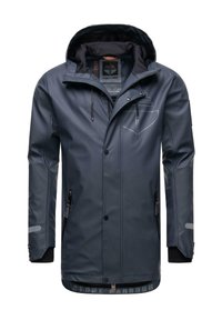 Vattentålig, marinblå jacka med huva, dragkedja och knappstängning, sidofickor och reflekterande detaljer. Har en logotyp på framsidan.