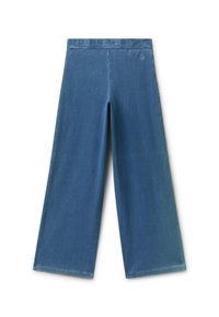 Pantalones vaqueros de denim azul de pierna ancha con cintura alta y pequeño detalle del logo en el lado derecho frontal, extendidos sobre un fondo blanco.