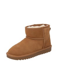 Bota alta de ante marrón con un suave forro interior color crema, punta redondeada, detalles cosidos y una suela de goma resistente.