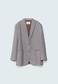 Blazer à carreaux gris et marron avec deux boutons, col cranté, poche poitrine, poches à rabat et doublure intérieure marron.