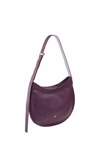 Borsa a spalla in pelle viola con design curvo, tracolla regolabile e dettagli in hardware dorato. Superficie liscia con dettagli di cucitura minimi.