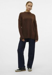 Vero Moda VMLEFILE BOXY NOOS - Džemperis - pinecone