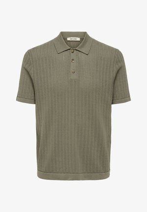 Olivgrünes, gestricktes Poloshirt mit strukturiertem Muster, Kragen und drei Knöpfen vorne. Kurze Ärmel mit kontrastierenden Bündchen.