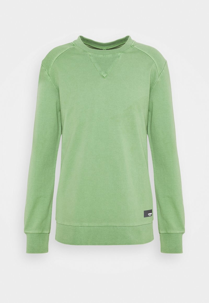 Sudadera verde de manga larga, con cuello redondo y un detalle de costura triangular en la parte delantera. Material suave con puños y dobladillo acanalados.