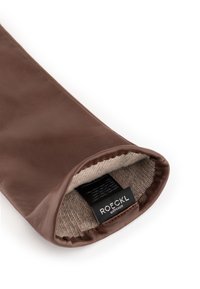 Brauner Lederhandschuh mit weichem Innenfutter, verfügt über eine genähte Kante und ein Etikett mit der Aufschrift "ROECKL MÜNCHEN" im Inneren.