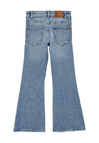 Ljust blå utsvängda jeans med en slät textur, fem fickor och en märkesläderlapp i brunt på midjebandet.