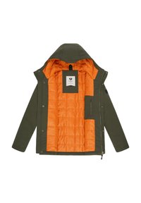 Oliven grøn jakke med aftagelig hætte, der har en orange quiltet foring, lynlåslomme på brystet og trykknaplukninger.