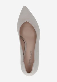 Light gray suede pointed-toe shoe featuring a cut-out detail on the side and a smooth interior with embossed brand name.