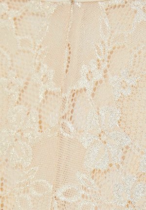 Blonde blonde blonde i lys beige med en skinnende, tekstureret finish. Blomster mønstre integreret i et gitter design med glitrende detaljer.