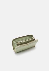 Coccinelle METALLIC SOFT - Lommebok - celadon green