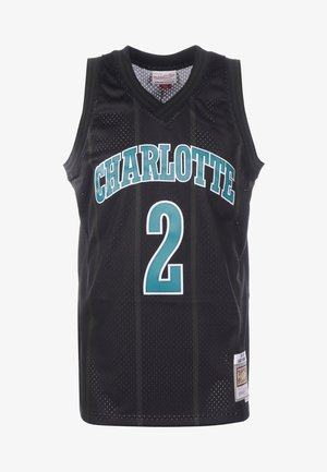 Musta koripallopaita, jossa "CHARLOTTE" turkoosein kirjaimin ja numero 2 turkoosina, joukossa perforoitu kangas ja Mitchell & Ness -etiketti.