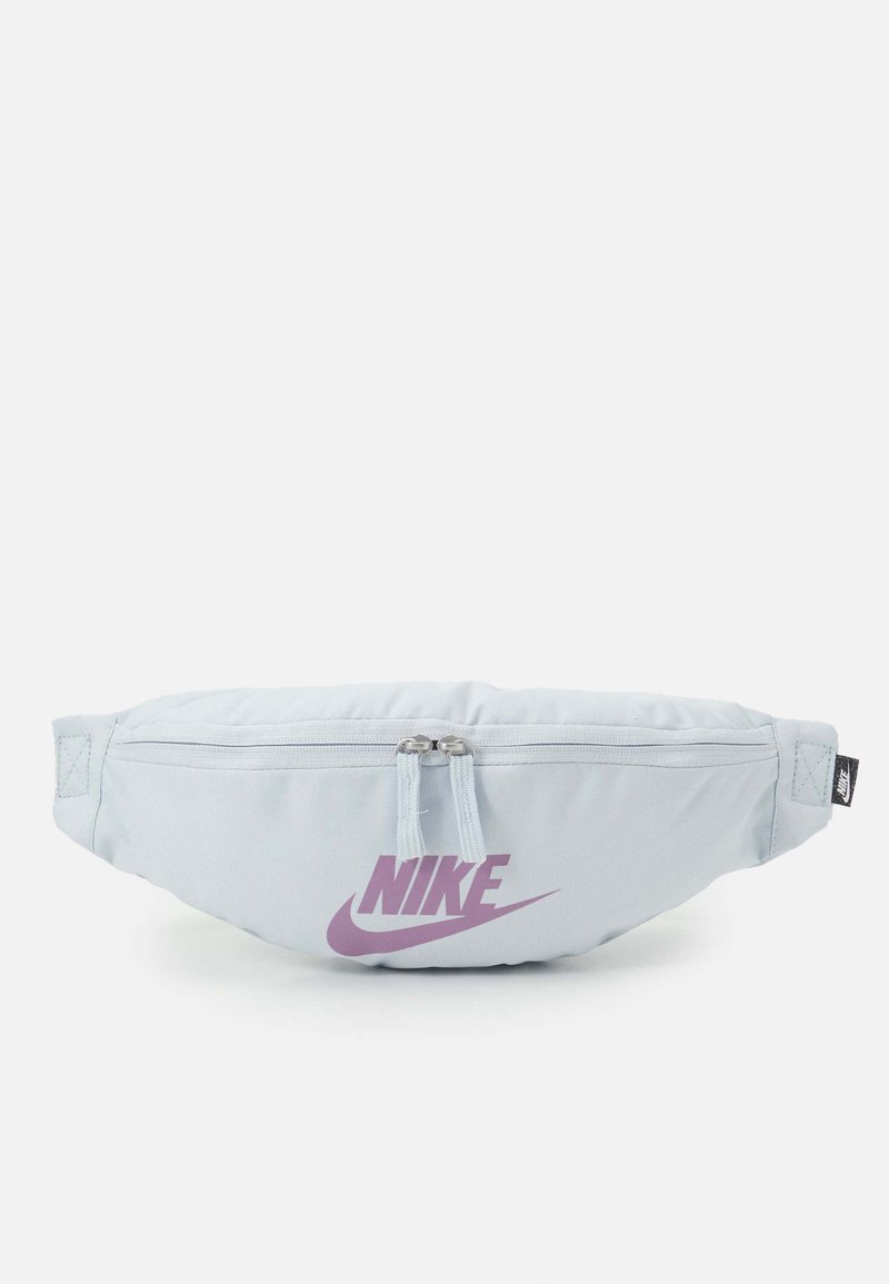 Nike Sportswear HERITAGE WAISTPACK UNISEX - Bolsa de cintura - aura/amethyst wave