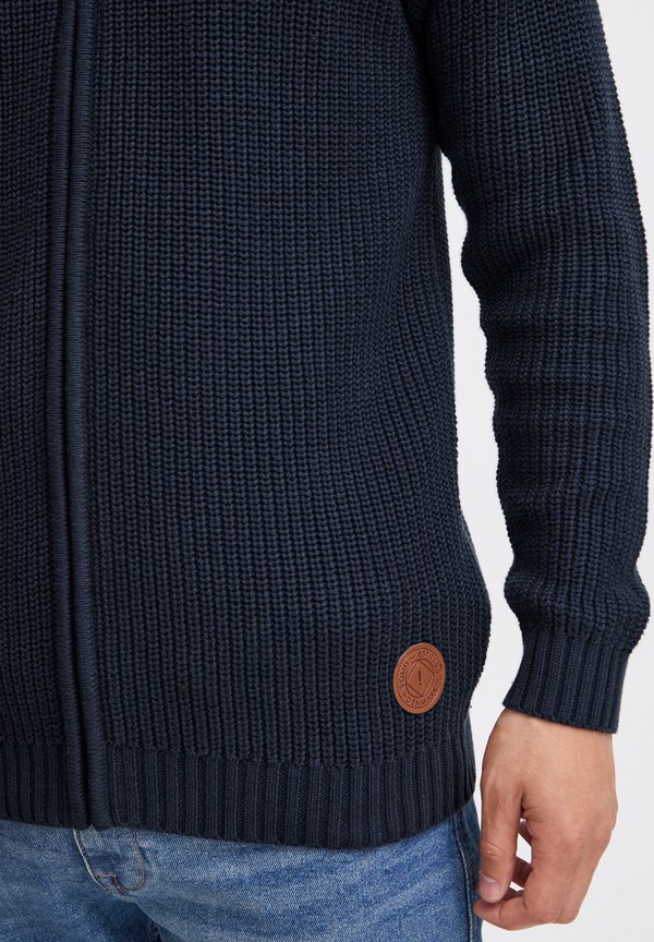 SDXenos - Cardigan - insignia b2