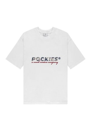 Camiseta blanca de manga corta con cuello redondo, con el texto "POCKIES®" y "a couch couture company" impreso en el frente.