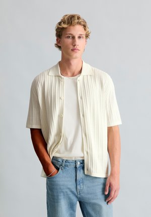 Marc O'Polo DENIM, MARC O'POLO DENIM DFC KURZARM-STRICKJACKE IM POLOSTIL REGULAR MIT - Strickjacke - creamy white