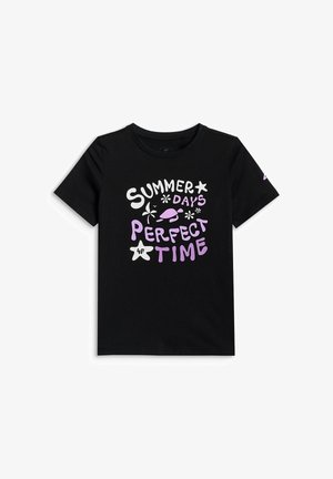 Czarna koszulka z krótkim rękawem z napisem "Summer Days Perfect Time" oraz grafiką gwiazdy i żółwia w białym i fioletowym kolorze na przodzie.