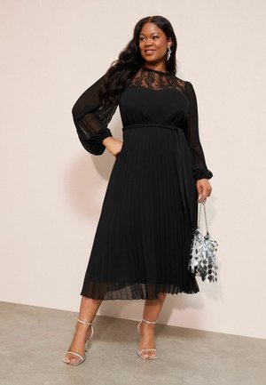 PLUS SIZE FIT - YOKE LONG SLEEVE PLEATED - Freizeitkleid - black
