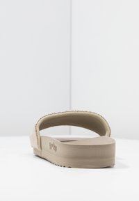 flip*flop POOL METALLIC CRACKED - Mules - taupe