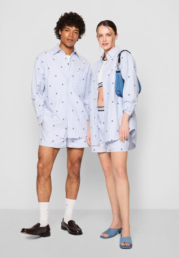 GIRL EMBROIDERED SHORT UNISEX - Shorts - ithaca3