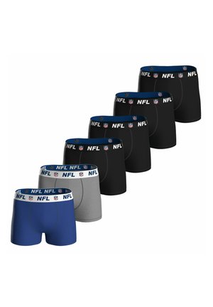 Six paires de boxers pour hommes en noir, gris et bleu, chacun avec une ceinture NFL en blanc ou noir.