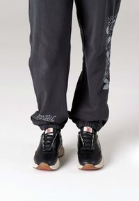 Ed Hardy BASE RUNNER CROSS - Sneakers basse - black