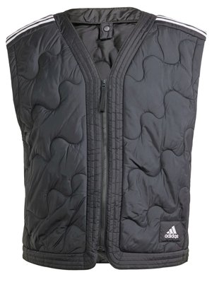 Zwarte gewatteerde gilet met een ritssluiting aan de voorkant en een drukknoopsluiting. Kenmerken zijn witte strepen op de schouders en een Adidas-logo rechtsonder.