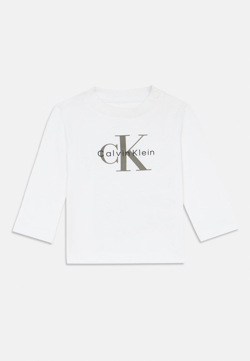 Valge pika varrukaga särk ümmarguse kaeluse ja nööbiga detailiga. Esiplaanil on hall "CK" logo ja "Calvin Klein" tekst.