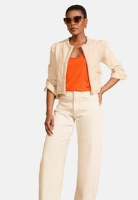 REGULAR FIT - PLAIT COLLARLESS - Blejzr - ecru