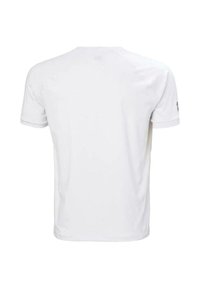 Camiseta blanca de mangas cortas, hecha de una tela suave, con diseño de cuello redondo, que presenta detalles de costura mínimos y sin logotipos visibles.