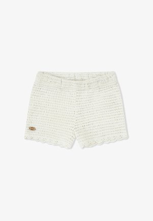 Pantalones cortos de punto de crochet blanco con bordes ondulados y una pequeña etiqueta ovalada marrón en el lado izquierdo.