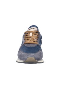 Nubuck en textiele sneakers in navy en grijs met een gestructureerde bovenkant, beige veters, een gevoerde zool en een logo op de tong.