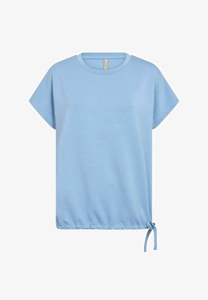 Gaiši zils īsā piedurkņu tops, kas izgatavots no mīksta materiāla, ar saistošu auklu apakšmalā, kas ļauj pielāgot piegulšanu, un apaļu kakla izgriezumu.