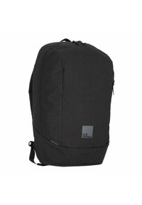Schwarzer Stoff-Rucksack mit einem schlanken, abgerundeten Design. Verfügt über einen oberen Reißverschluss, eine Seitentasche und ein Logopatch auf der Vorderseite. Matte Textur.