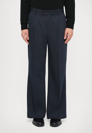 RELAXED FIT PINSTRIPE TROUSER - Nohavice - navy