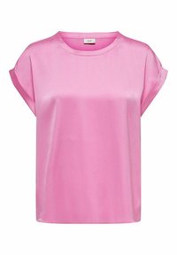 Růžové saténové tričko s kulatým výstřihem a krátkými, ohrnutými rukávy. Hladká textura, volný střih a žádné viditelné vzory nebo akcenty.