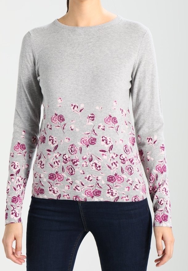Pull gris clair à manches longues, orné de broderies florales roses à l'ourlet et aux manches. Texture douce, col rond et coupe ajustée.